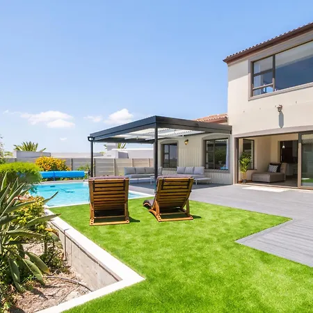 Spacious 5 Bedroom Luxury Villa With Heated Pool And Backup Power In Blouberg Cape Town Exterior photo