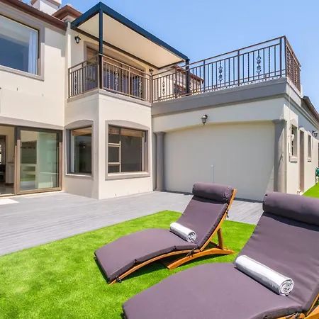 Spacious 5 Bedroom Luxury Villa With Heated Pool And Backup Power In Blouberg Cape Town Exterior photo