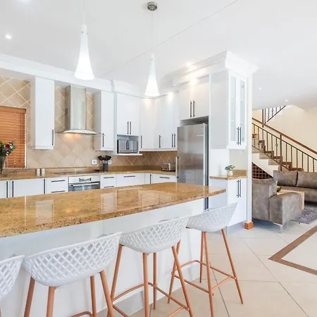 Spacious 5 Bedroom Luxury Villa With Heated Pool And Backup Power In Blouberg Cape Town Exterior photo