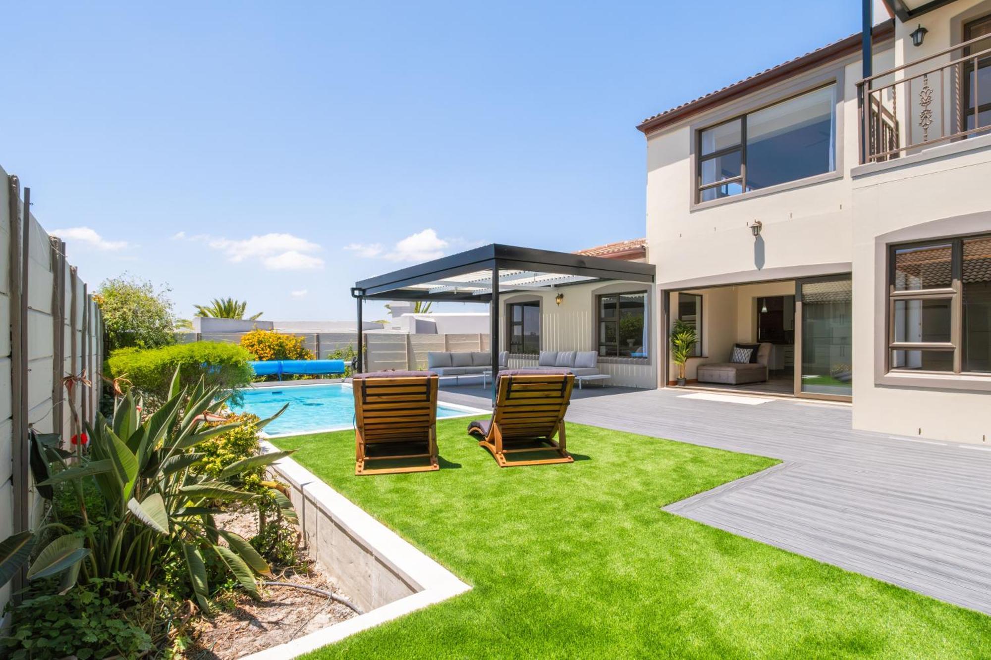 Spacious 5 Bedroom Luxury With Heated Pool And Backup Power In Blouberg Casa de Férias Cidade Do Cabo