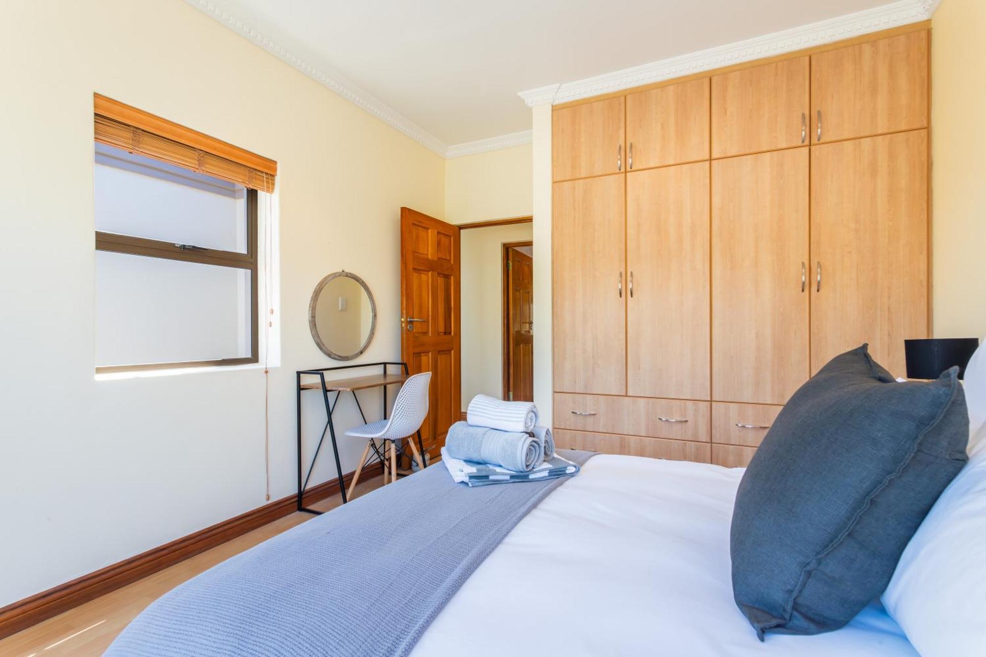 Spacious 5 Bedroom Luxury With Heated Pool And Backup Power In Blouberg *