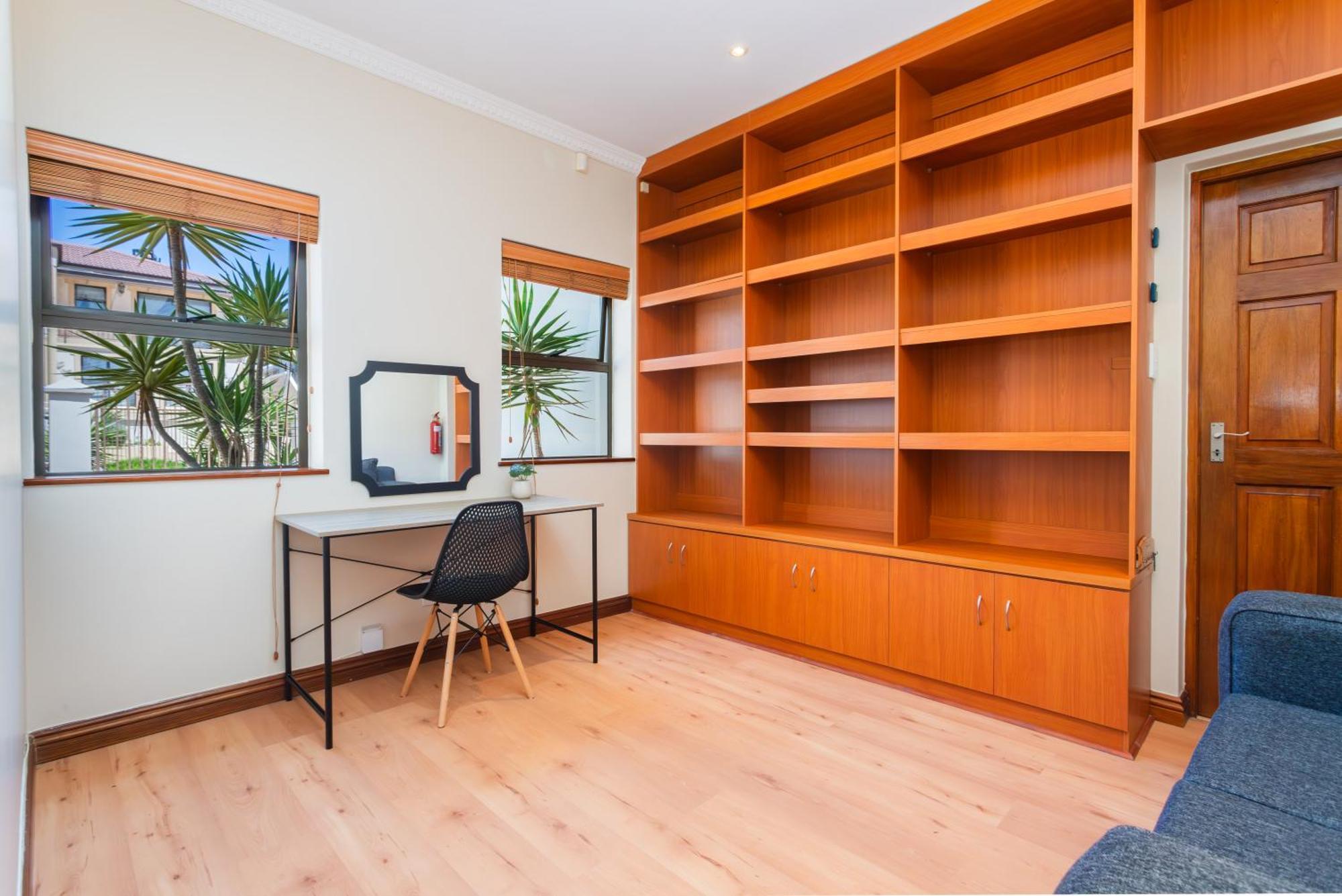 Spacious 5 Bedroom Luxury With Heated Pool And Backup Power In Blouberg Casa de Férias