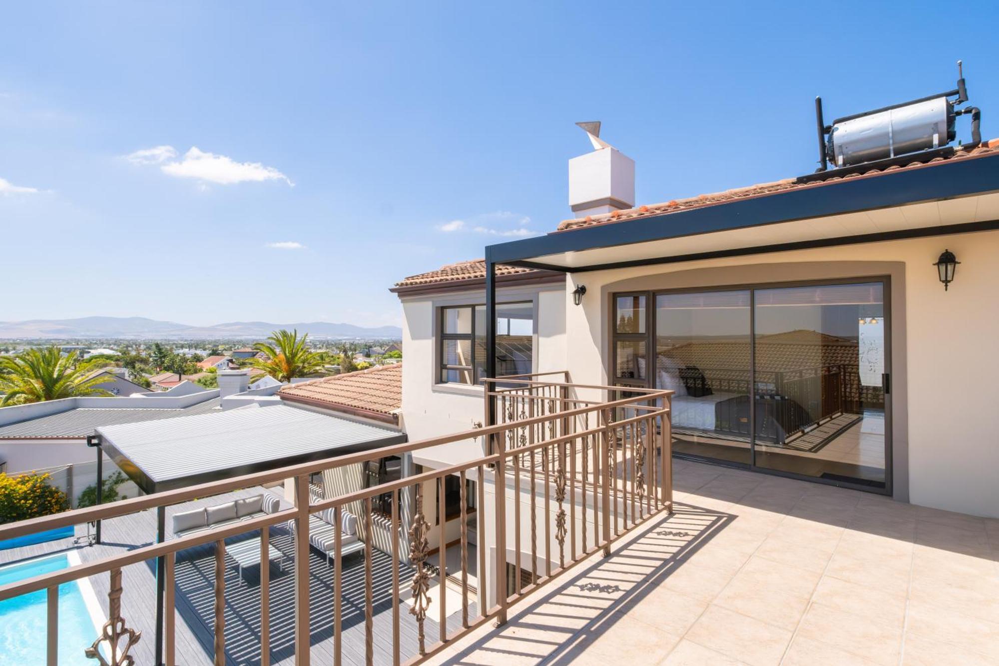 Spacious 5 Bedroom Luxury With Heated Pool And Backup Power In Blouberg *