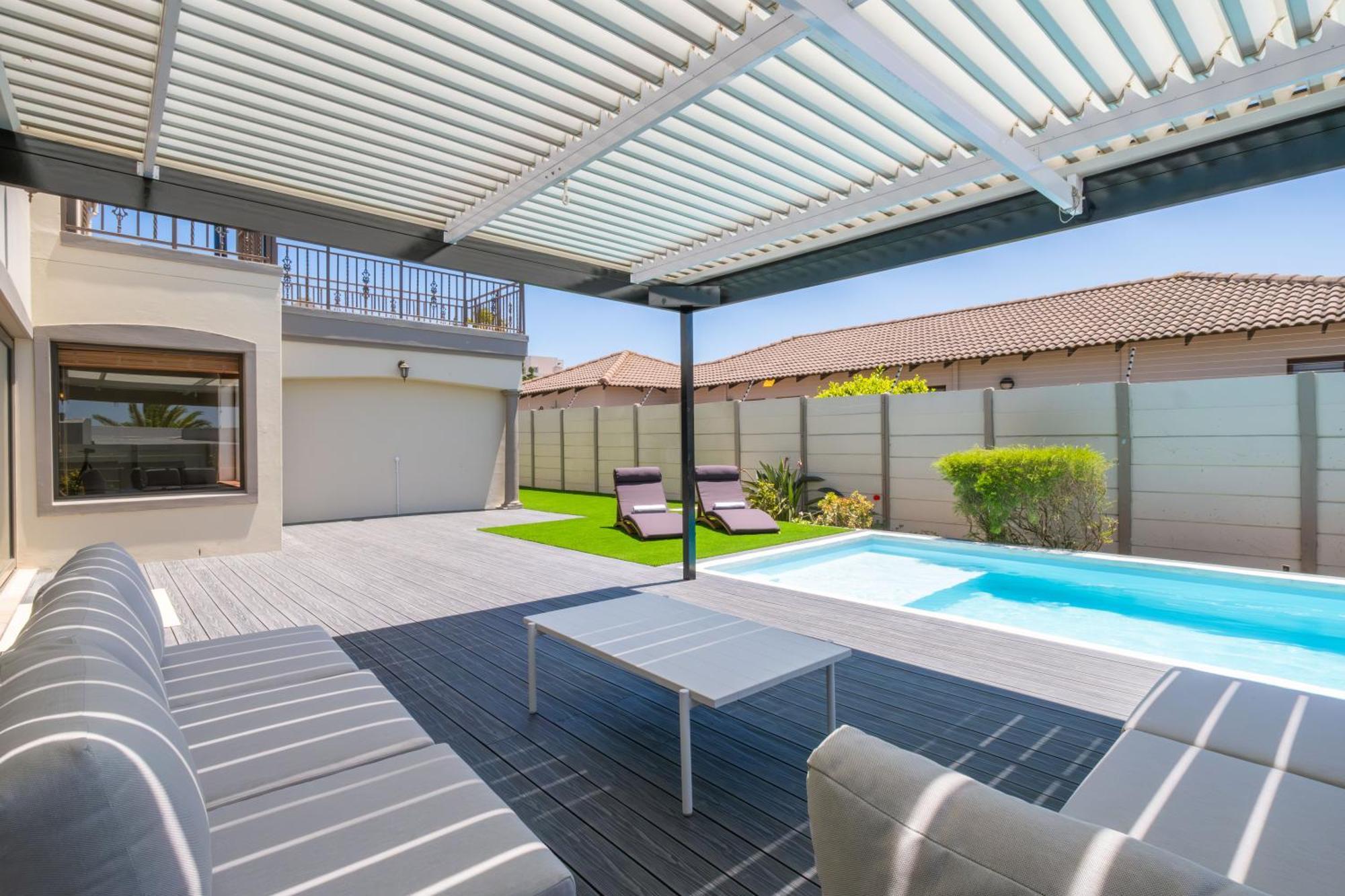 Spacious 5 Bedroom Luxury With Heated Pool And Backup Power In Blouberg * Cidade Do Cabo