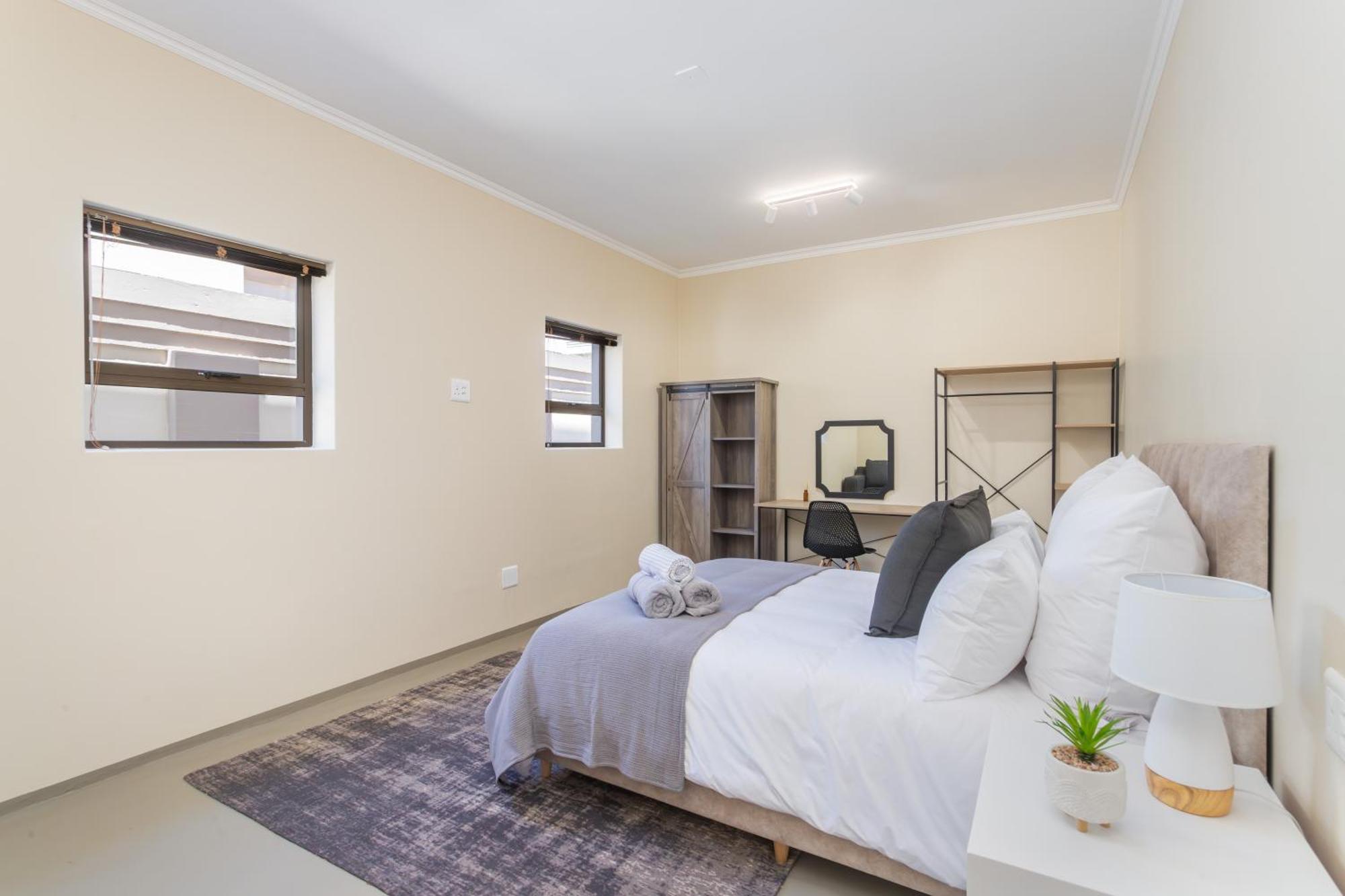 Casa de Férias Spacious 5 Bedroom Luxury With Heated Pool And Backup Power In Blouberg *