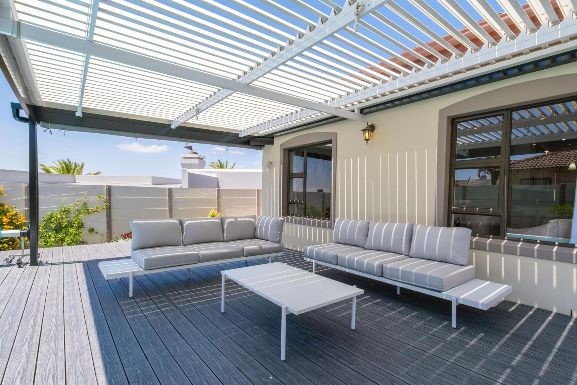 Spacious 5 Bedroom Luxury With Heated Pool And Backup Power In Blouberg *