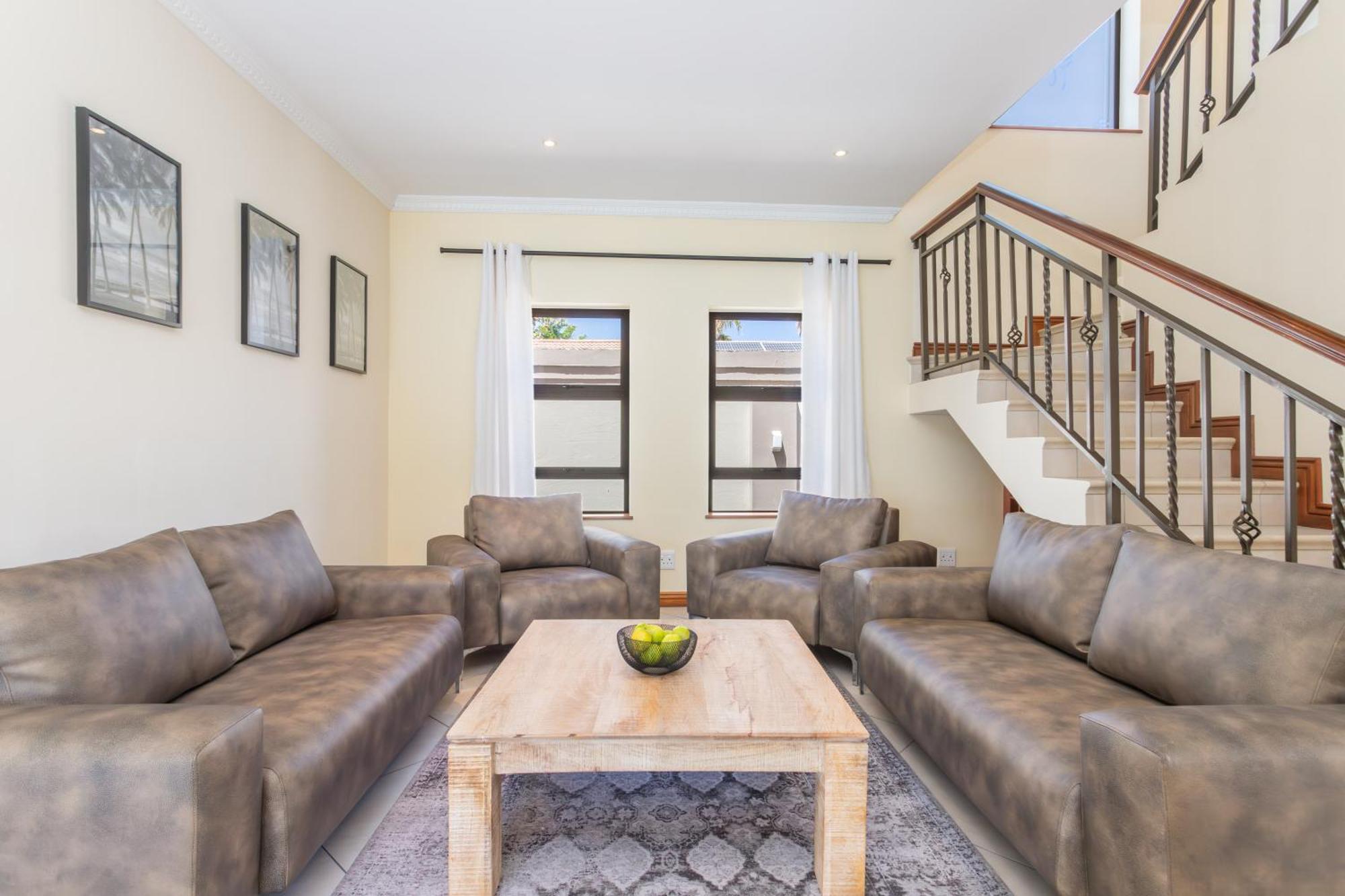 Spacious 5 Bedroom Luxury With Heated Pool And Backup Power In Blouberg *